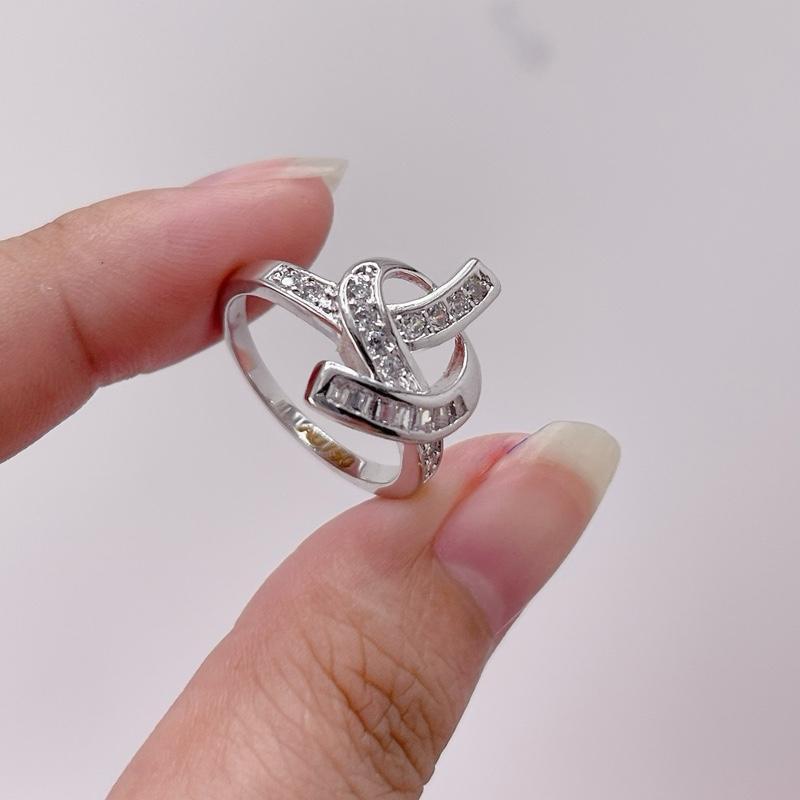 N75 - NHẪN XOẮN THIẾT KẾ LẠ THANH LỊCH