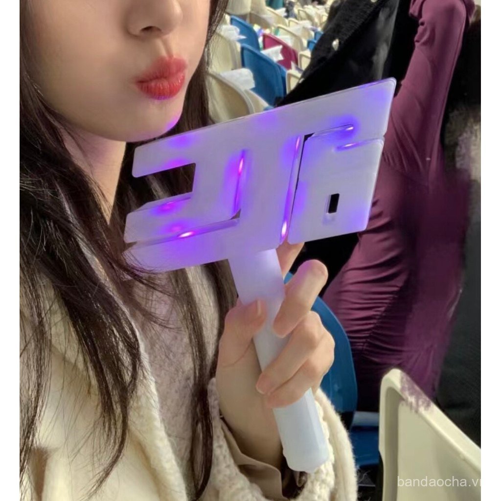 Lao Lin Junjie Concert JJ20 Hàng hóa San Francisco Jilonpo Cheer Stick Huỳnh quang Dính Hàng hóa Thư