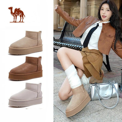 Giày bốt tuyết màu CAMEL CROWN có lớp lót lông cừu, đế dày để tăng chiều cao và thiết kế khởi động ngắn.