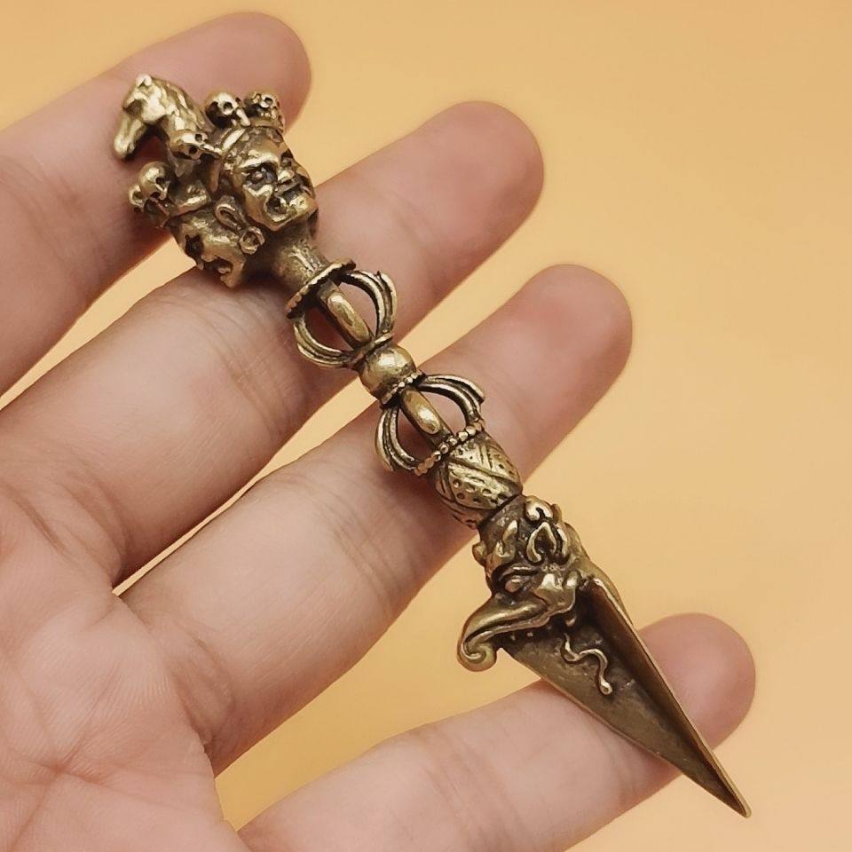 Đồng thau phong cách Tây Tạng Pestle Demon Pestle Mặt dây chuyền Đầu ngựa Mingwang Pestle Mặt dây ch