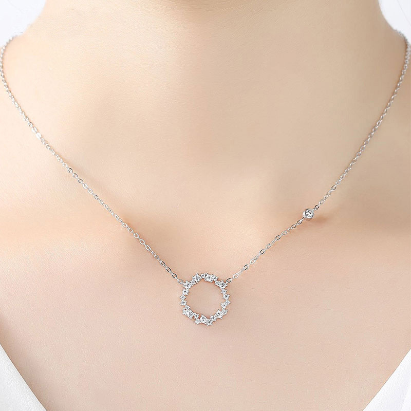 Vòng cổ và bông tai hình vòng tròn đại dương với đá zircon, theo truyền thuyết của Jun Ji Hyun