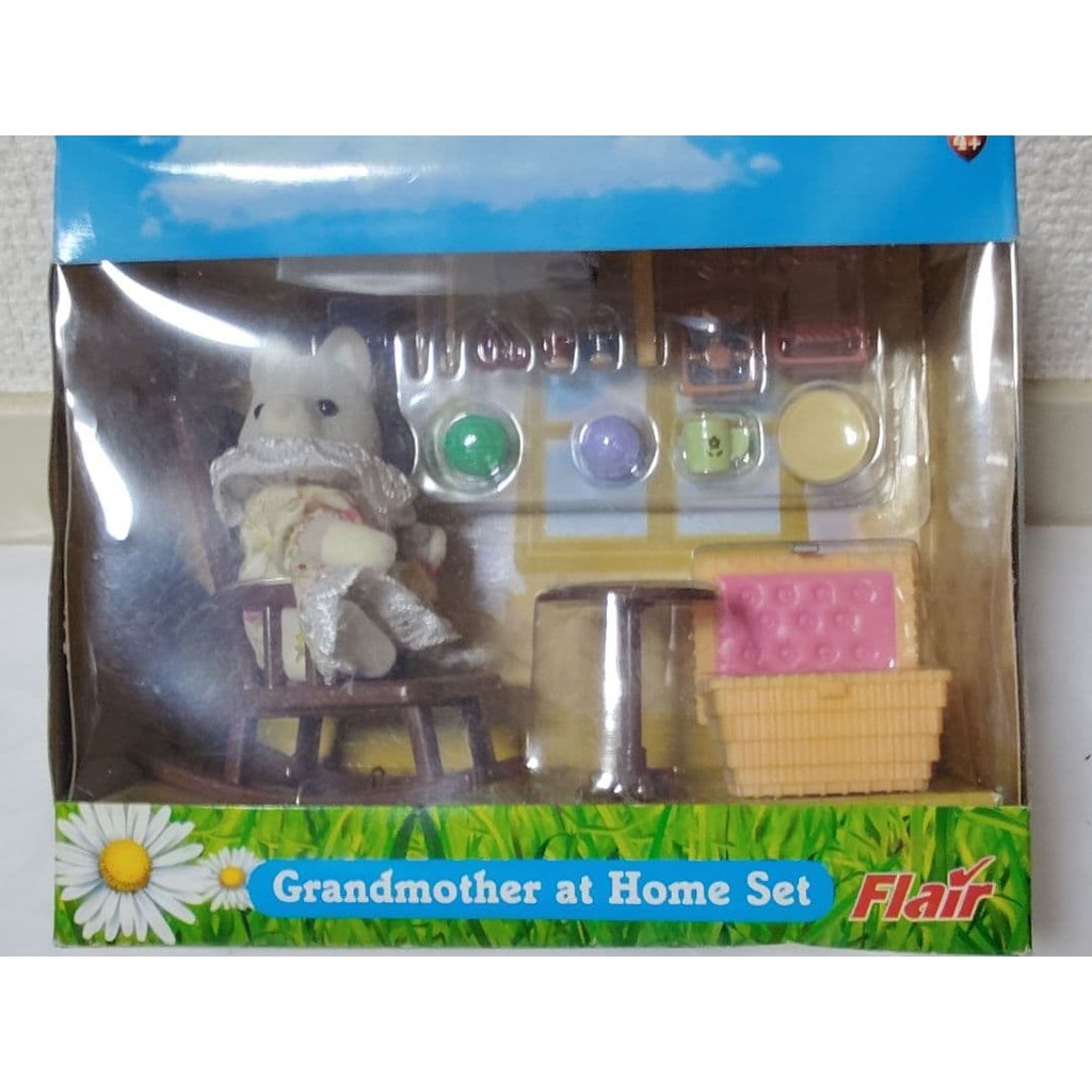 【Direct from JAPAN】UK Sylvanian Families "Marron Dog Granny's House Set"