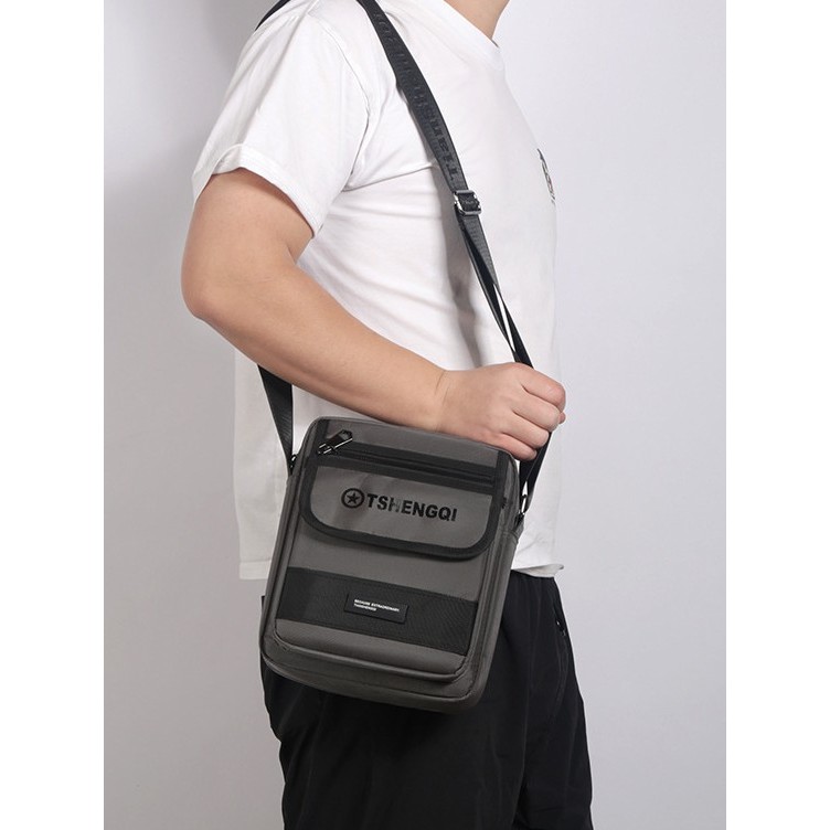 Đầu máy đơn giản Hợp thời trang In chữ mát mẻ Trung tính Túi vuông nhỏ đơn giản Túi điện thoại di động Túi đi lại tinh tế Túi đeo vai nam