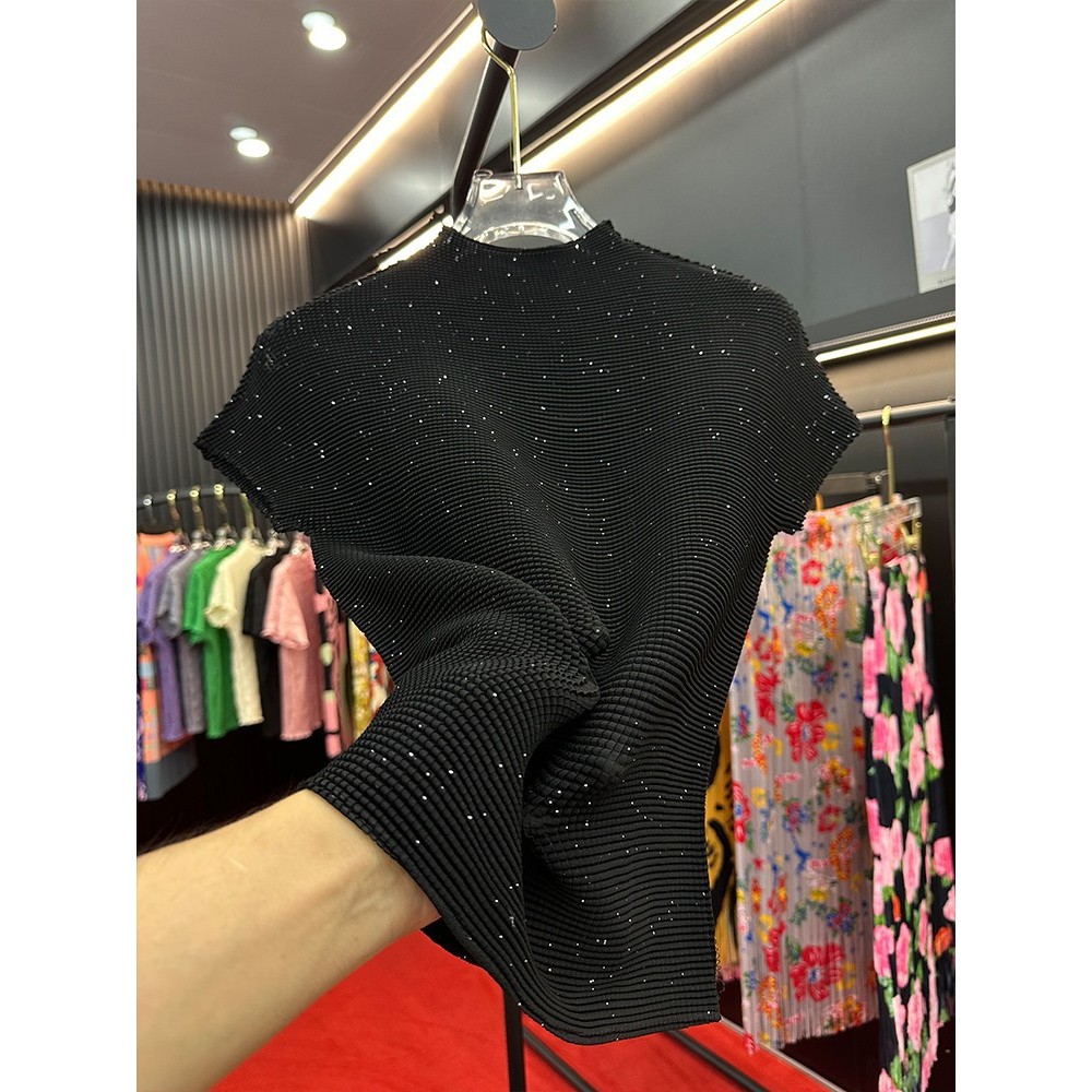 87HT Issey Miyake 2023New Shiny Top Lightweight Comfortable Middle-aged Wrinkle-reducing Half Sleeve