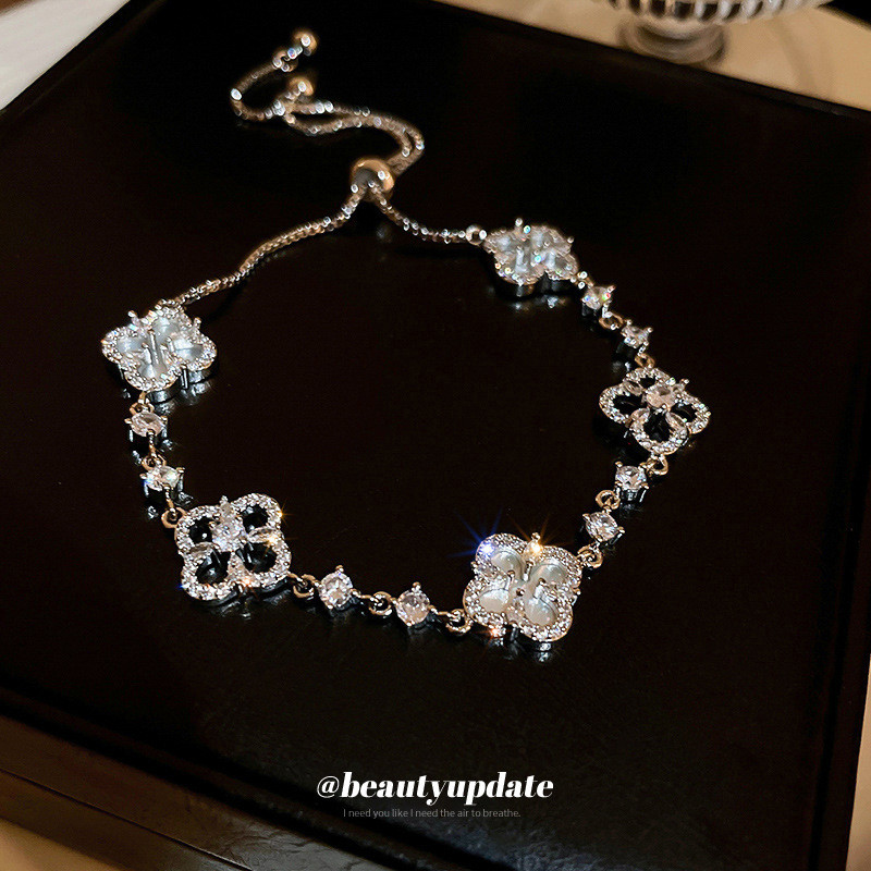 【Ready Stock】 Four-Petal Flower Zircon Flower Bracelet Light Luxury High Sense Temperament Adjustabl
