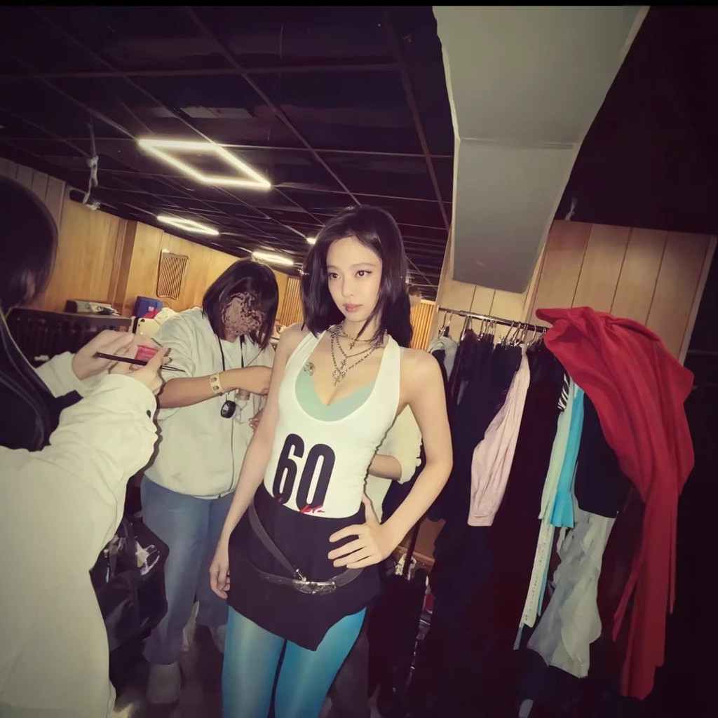 HNEN  jennie Same Style 60Square-neck backless camisole top