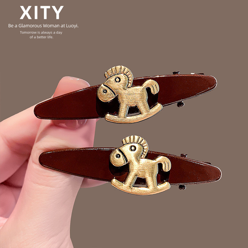 Spot Goods#Light luxury style red-brown pony hair clip, exquisite alligator clip, versatile side cli