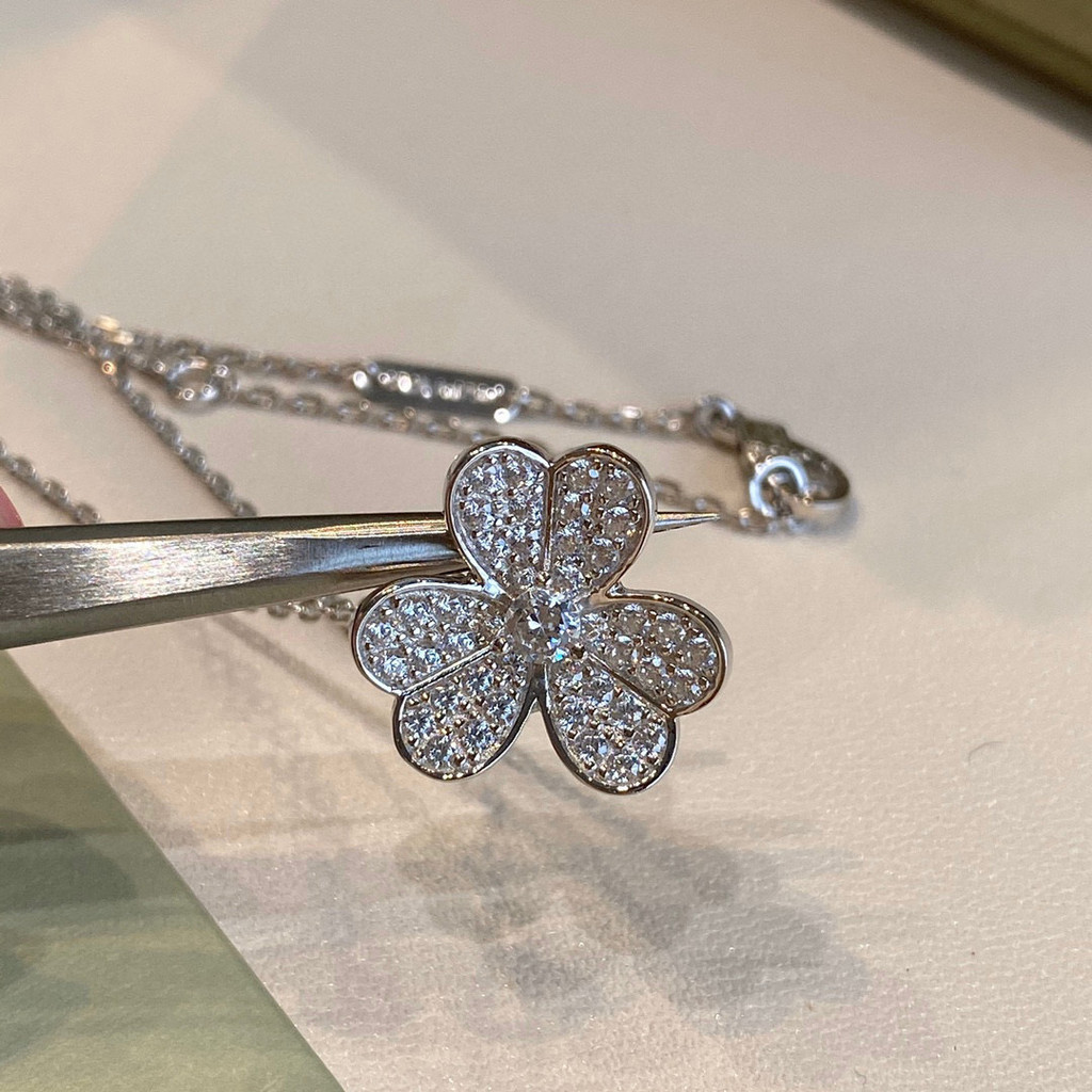 Full diamond clover necklace925Silver Lucky Clover Clavicle Chain Pendant