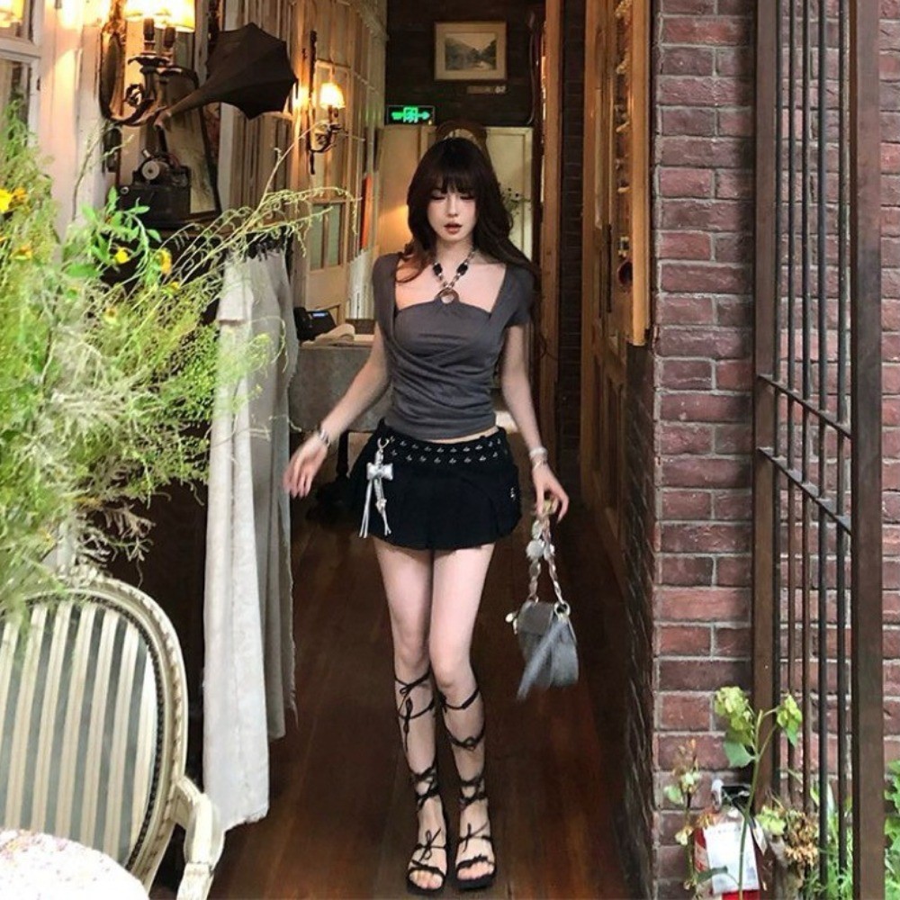 New Áo Thun Phối Cổ Yếm Đính Hạt Style Hothit Ngắn Tay Cổ Vuông Xám Tôn Da Ôm Body Xuân Hè Âu Mỹ Style | BigBuy360 - bigbuy360.vn