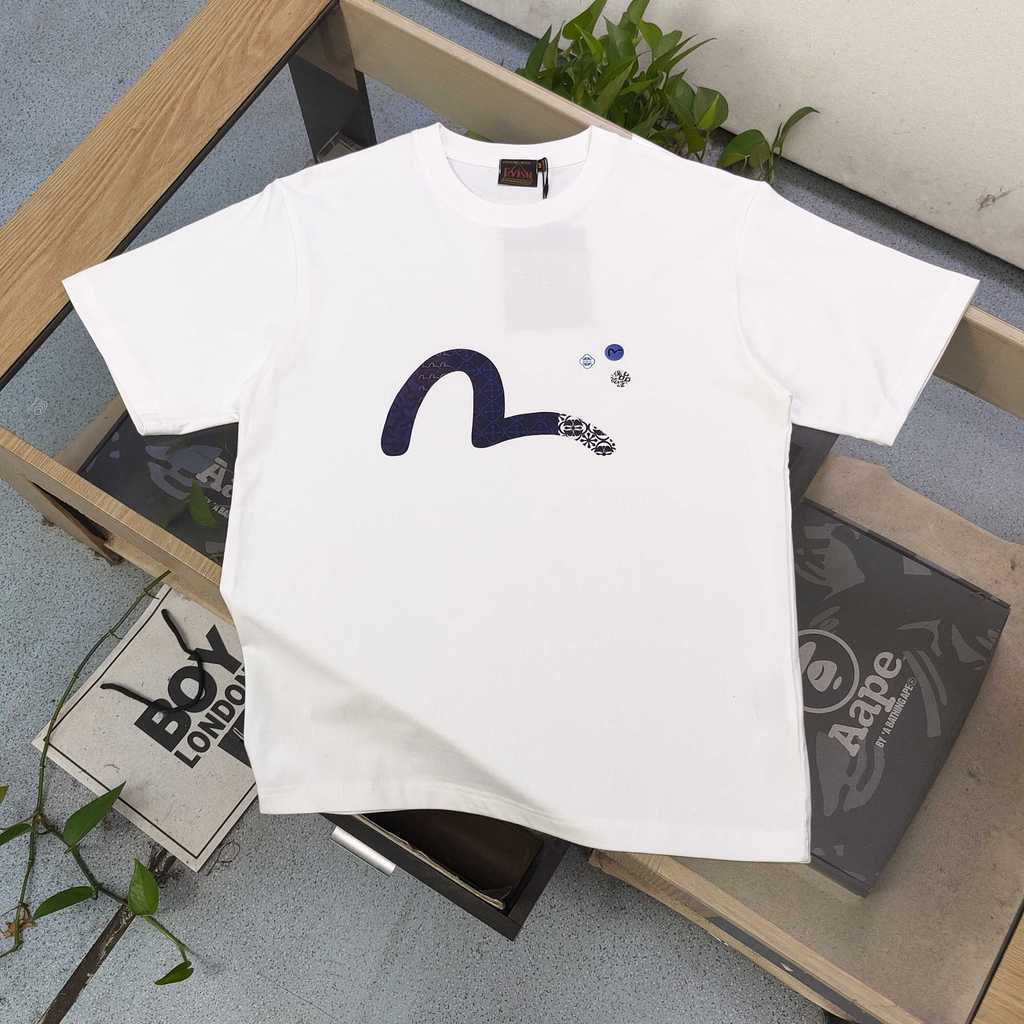 Áo sơ mi EVISU cổ tròn ngắn tay thần tài 2026, thiết kế thời trang in chữ