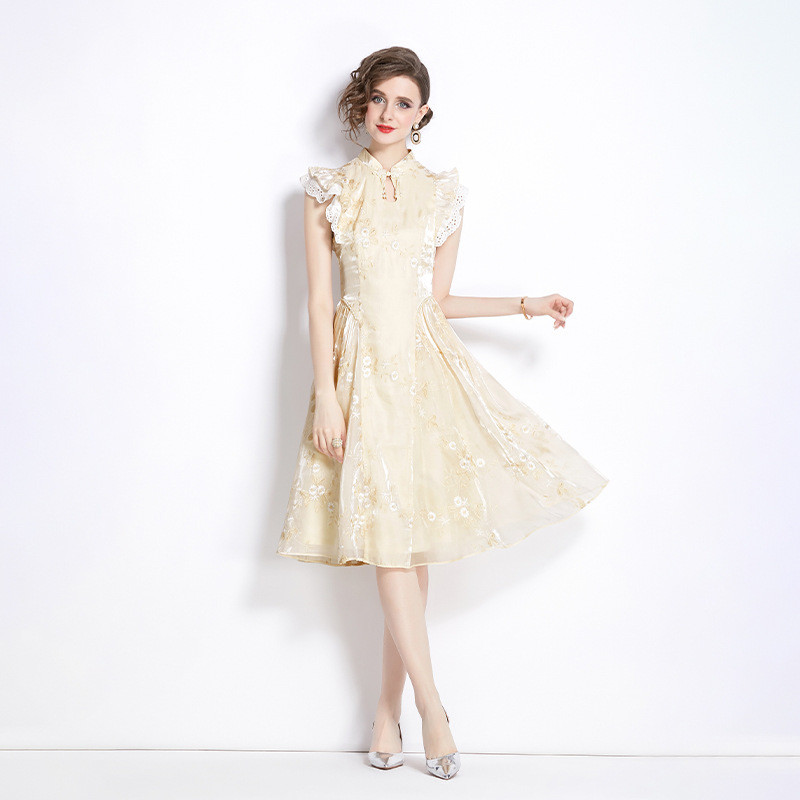 Young style retro French dress with flutter sleeves, buttoned, new Chinese style, improved embroider
