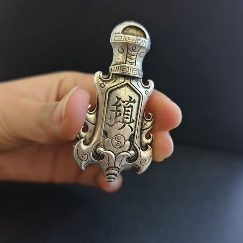 Bộ sưu tập Solid White Copper Town House Nafu Gossip Peace Bùa hộ mệnh Token Retro Mặt dây chuyền Mó