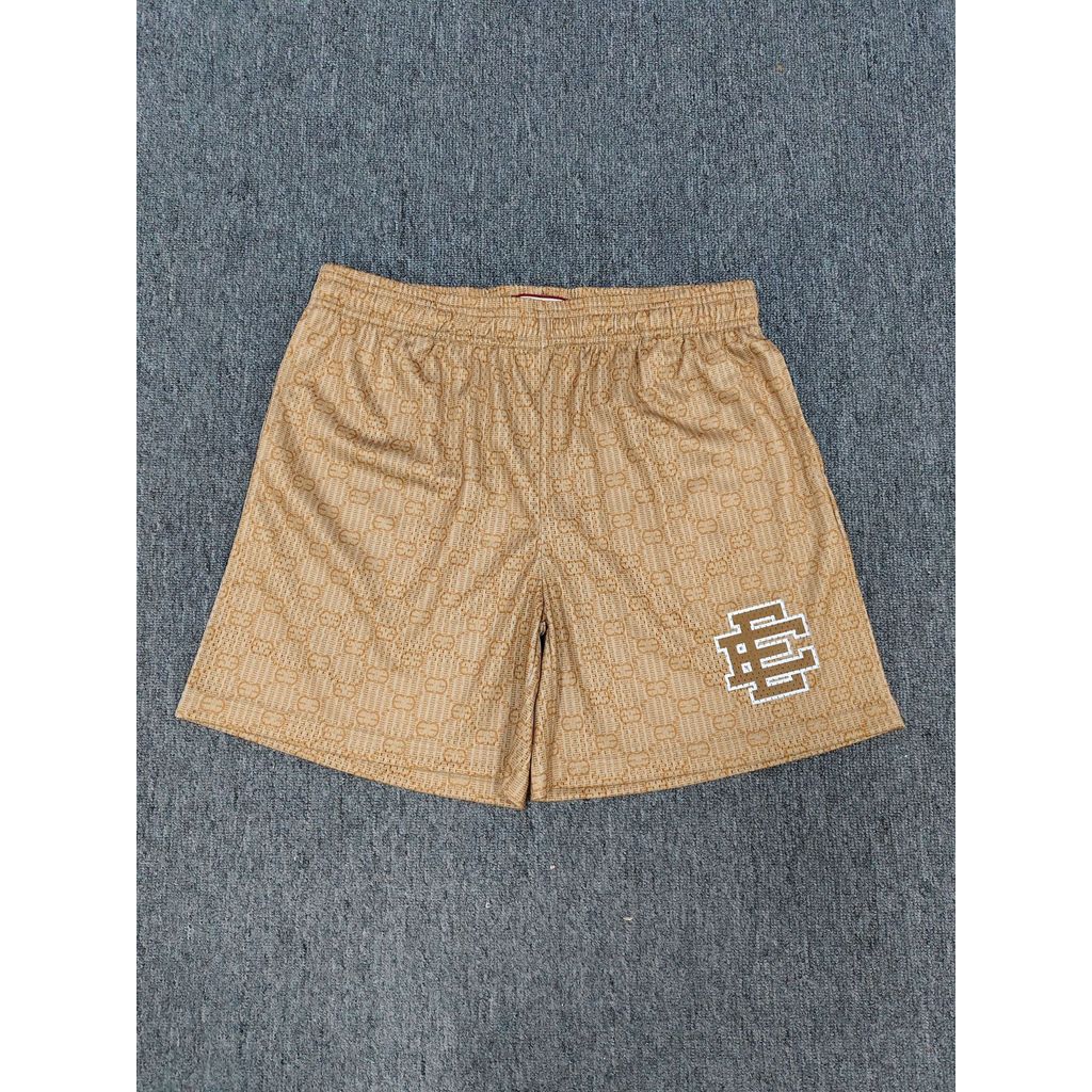 0UQP Eric Emanuel American-style quarter-length shorts, high street casual, below-the-knee running a