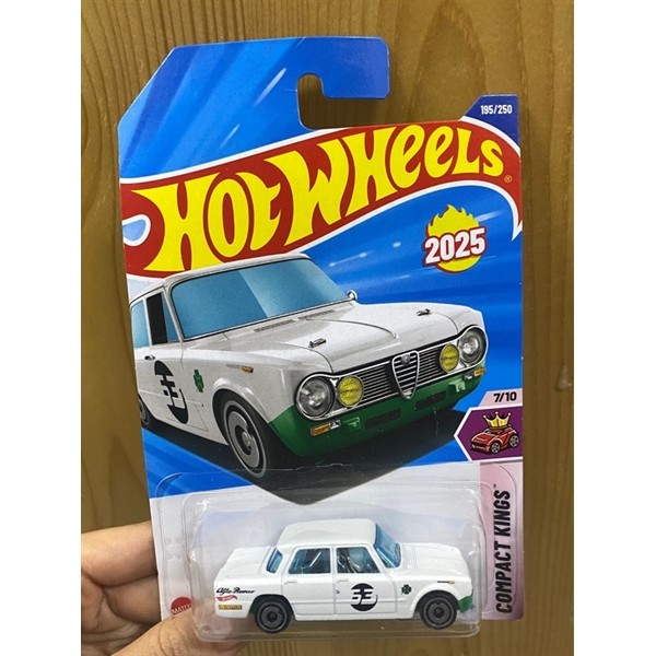 JFN77 Hot Wheels Alfa Romeo Giulia TI Super White cho bé từ 3 tuổi