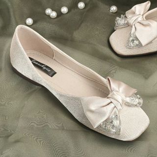 Phong Cách Pháp Mũi Vuông Giày Đế Bằng Nữ Gót Thấp 2026 Phong Cách Mới Nơ Mẹ Giày Chanel Phong Cách Kích Thước Lớn Đế Mềm Giày Nữ / Hạt 3.17