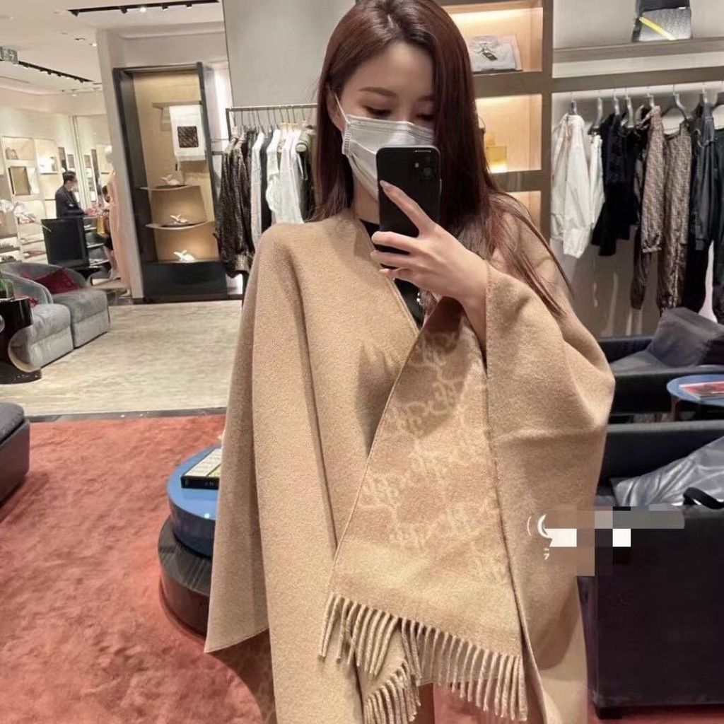Fendi 2256 - Khăn choàng hai mặt lencashmere jacquard mùa thu đông