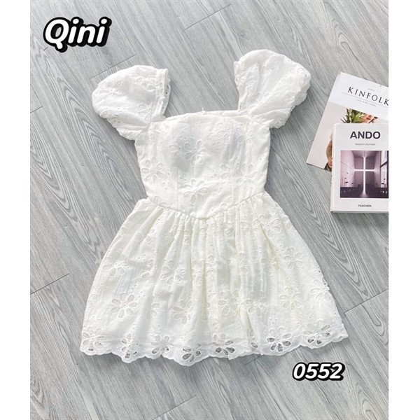 [QINI] ĐẦM JIMMY DRESS TRẮNG DÁNG XÒE CÚP NGỰC TAY BỒNG TIỂU THƯ HOA NỔI XINH XẮN