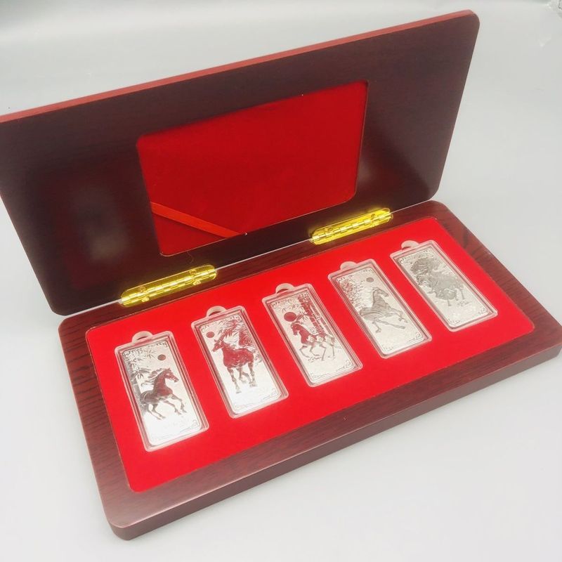 Cung Hoàng Đạo Mạ Bạc trong Hộp Gỗ - Bộ 5 Chiếc, Quà Tặng Sang Trọng cho Năm Mới