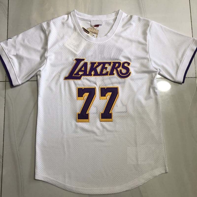 Áo bóng rổ Los Angeles Lakers chính hãng với logo và hình ảnh của LeBron James, Luka Dončić và Kobe 