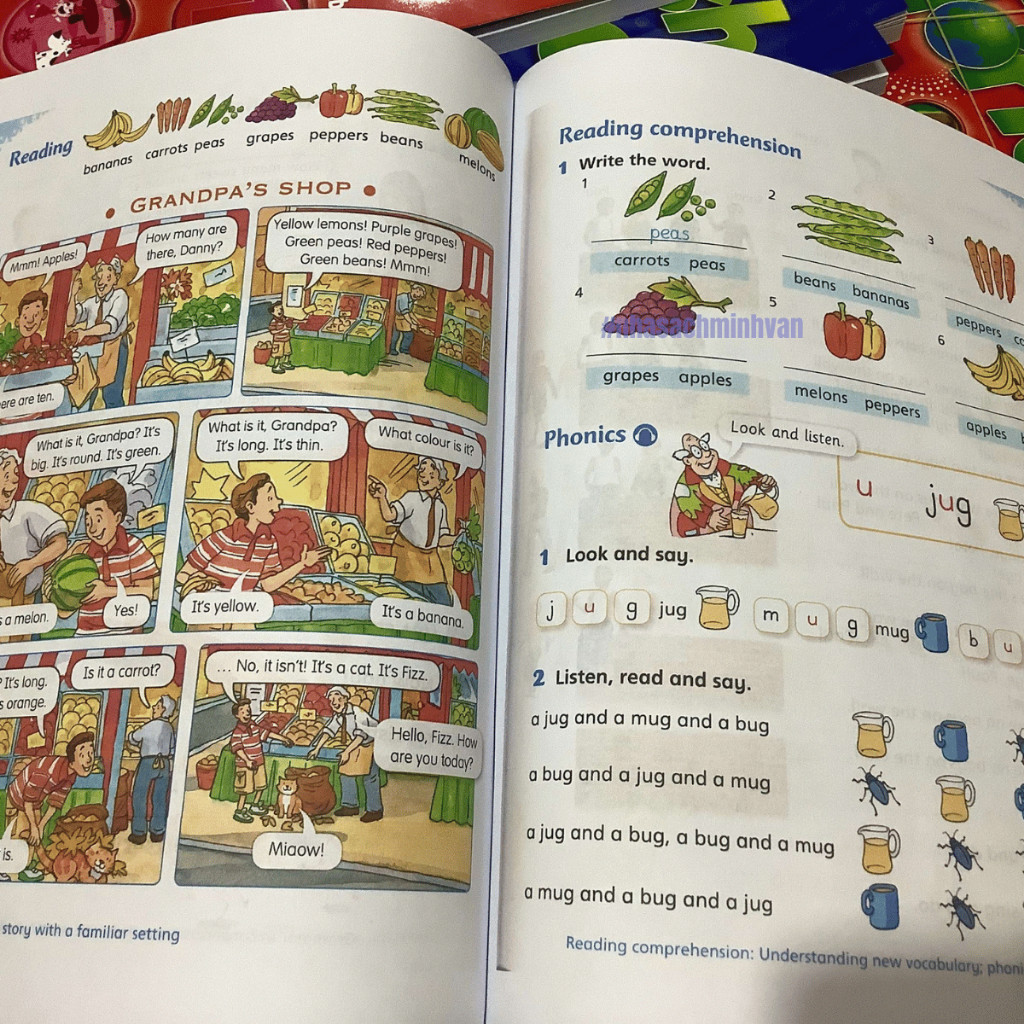 English world in màu có file nghe đáp án