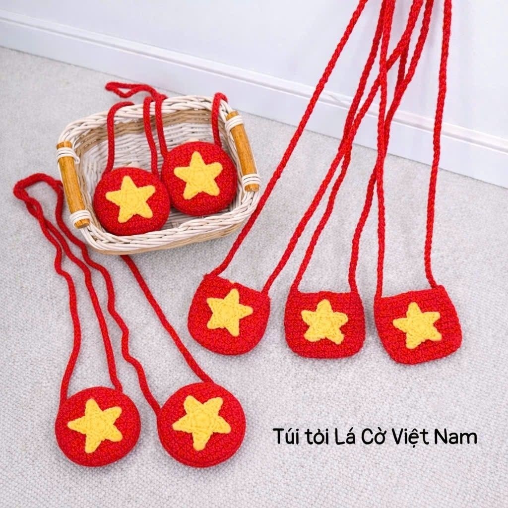 Túi Đựng Tỏi Móc Len Thủ Công Mẫu Cờ Tổ Quốc - Cờ Đỏ Sao Vàng Cho Bé Sơ Sinh - Tiệm Len Mít Na