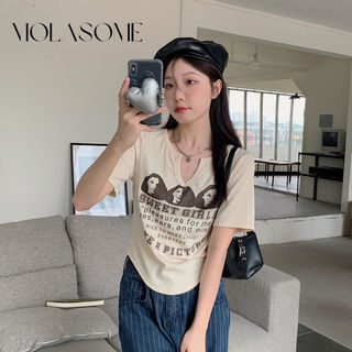 Áo thun nữ MOLASOME [M-2XL] Áo thun ngắn tay cổ chữ V in chữ cổ điển thời trang