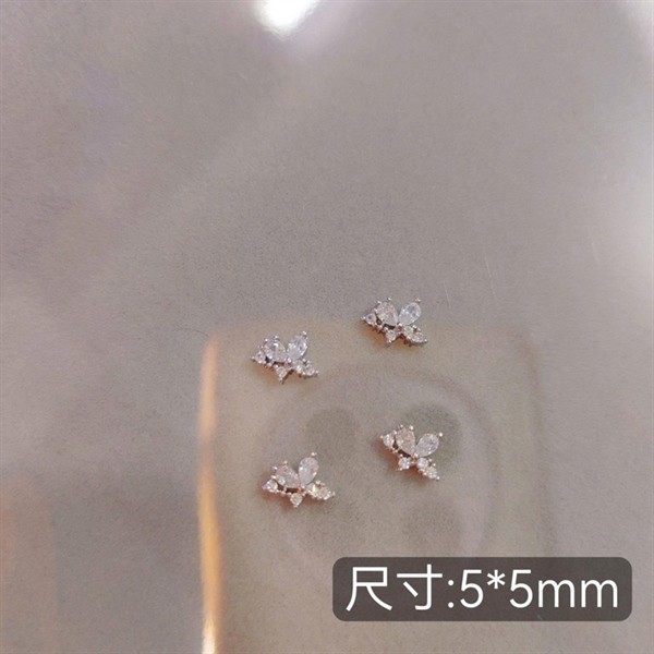 Set 2 charm đính móng bươ’m A29