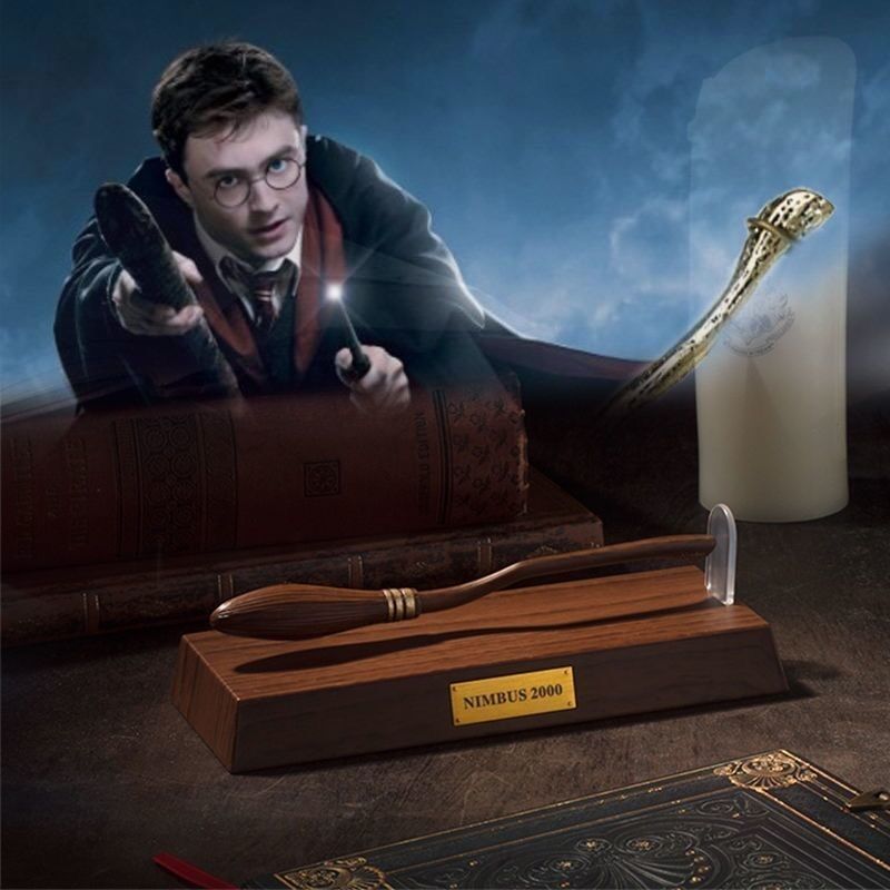 Harrypotter Harrypotter Light Wheel 2000 Bút treo chổi bay Trang trí máy tính để bàn Quà tặng sinh n