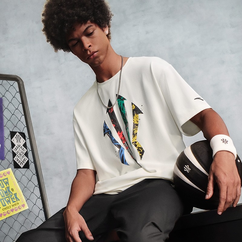 ANTA x Kyrie Irving T-Shirt Pria Pria T-Shirt Baju Pria Kaos Hitam Kaos Basketball Pria 1725B1109