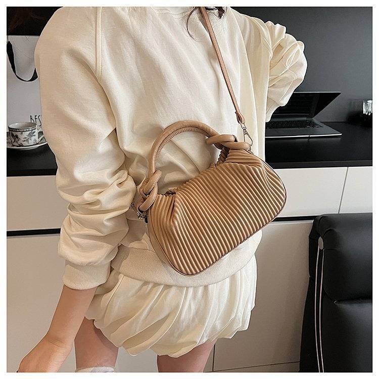 Special-Interest Design MiuMiu Bag Fashion New Handbag Messenger Bag Shoulder Tote lbey