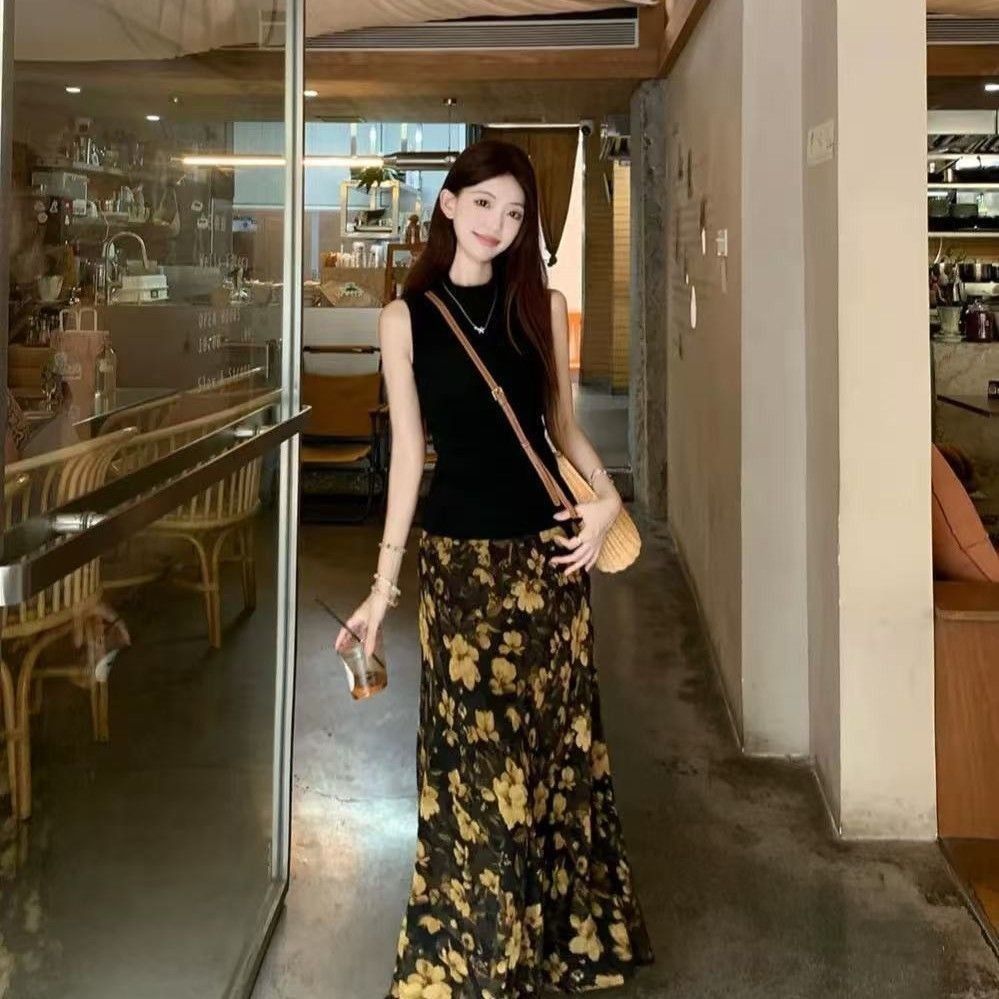 Set Áo Yếm Đen Không Tay Dành Cho Nữ, Ôm Dáng, Chân Váy Midi In Hoa Bộ Thời Trang Mùa Hè Mới - Hàng Order | BigBuy360 - bigbuy360.vn