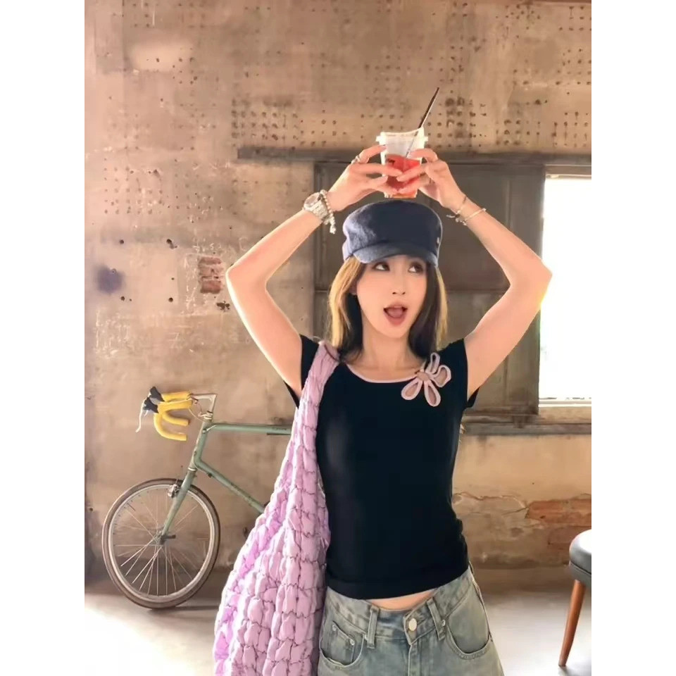 FX Y2K Top - Thiết kế thời trang, form slim-fit, phong cách chic trend Y2K