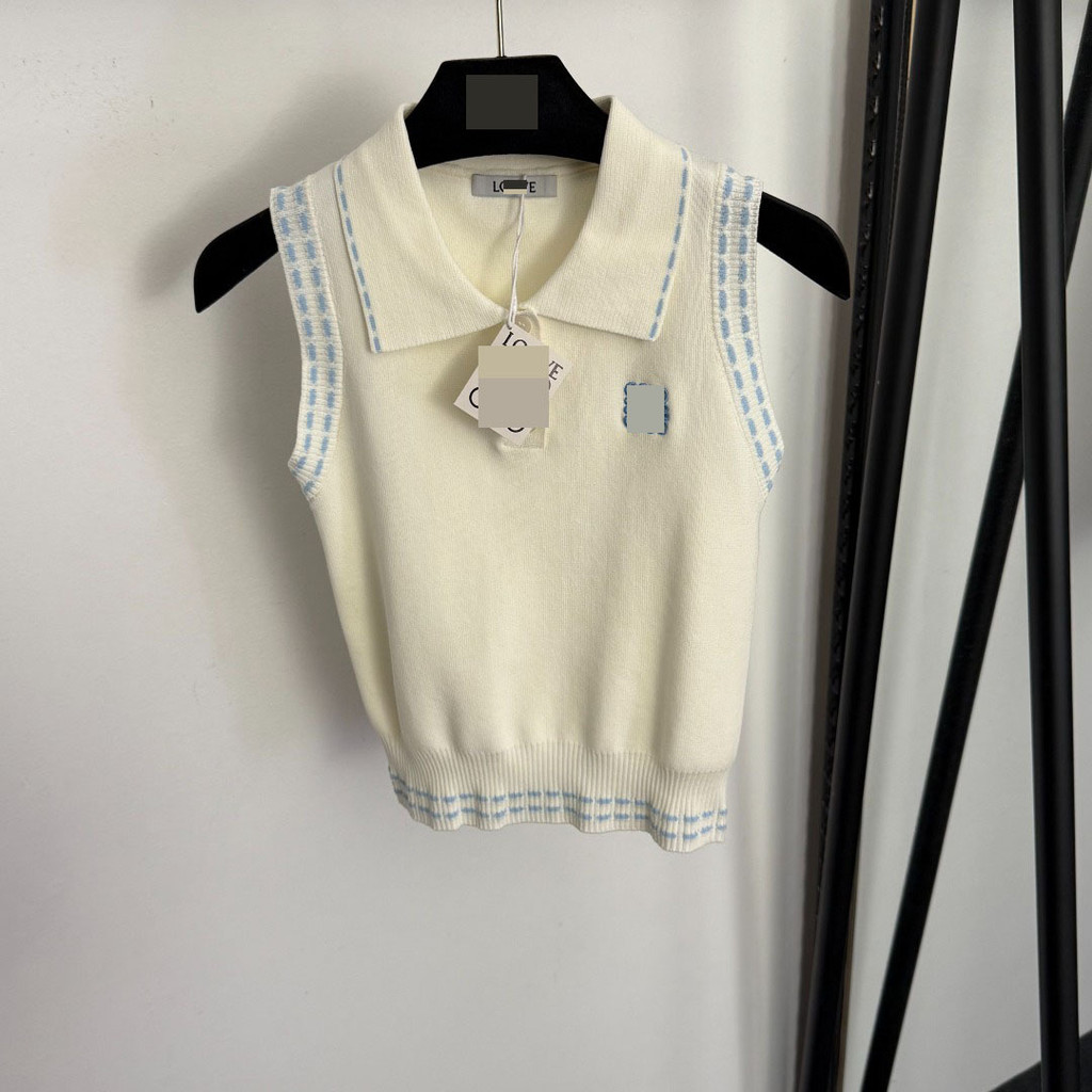 Lo1 Elegant, slim-fitting, cute dopamine-inspired high-end fashion with embroidery Polo Collar Knitt