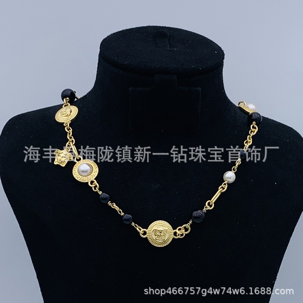 Vòng Cổ F Home Thiết Kế Đơn Giản Với Mặt Medusa, Phù Hợp Thời Trang