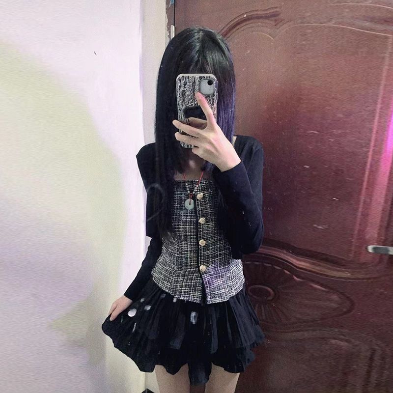 Trang phục hot girl trên Instagram, váy ngắn ôm dáng kèm khăn choàng, bộ ba món lưới mùa hè với áo p