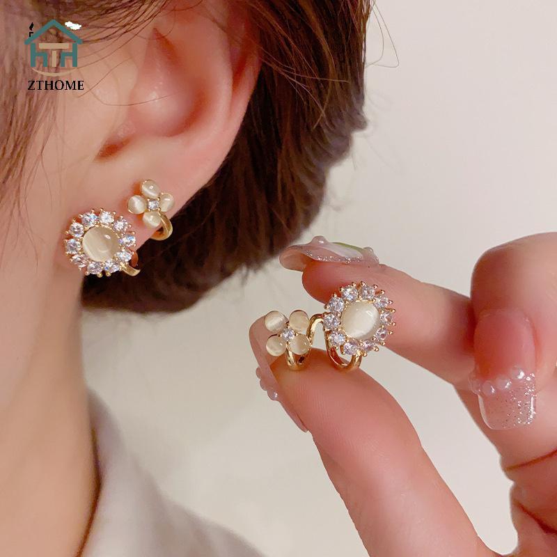 <[Bông Tai Zircon Mắt Mèo Phù Hợp Dự Tiệc & Quà Tặng](https://example.com)]]>