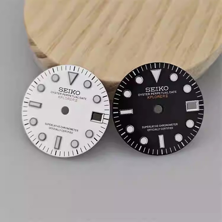 NH34 Dial GMT Water Ghost Mechanical Watch Modified Case Kích thước sử dụng 28,5mm Bề mặt phát sáng 