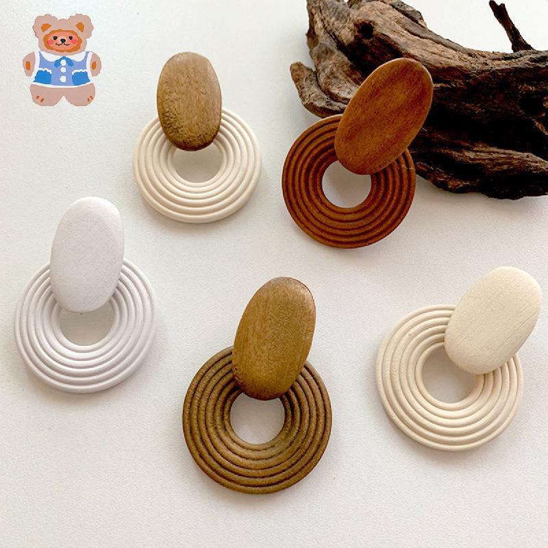 Bông tai thả hình học cổ điển từ gỗ tự nhiên, phù hợp với style boho