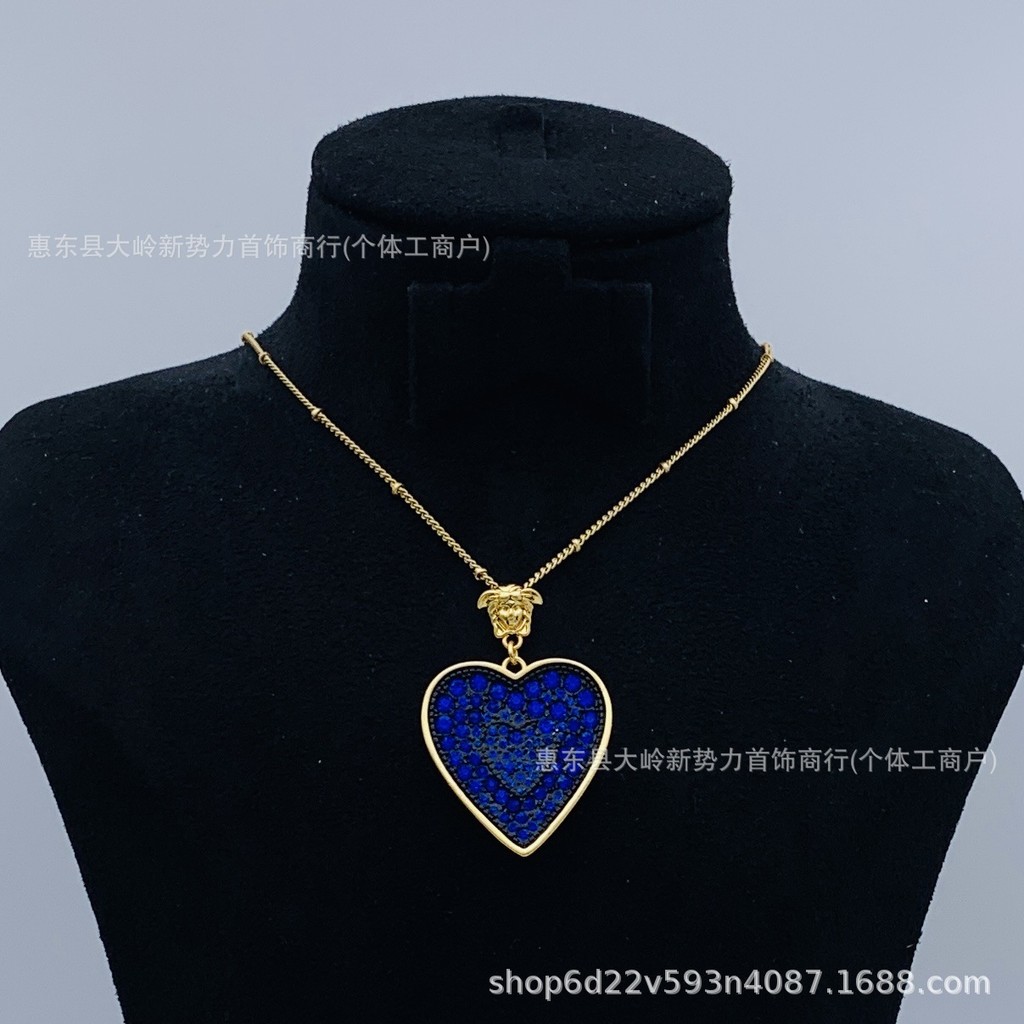 Vòng cổ nữ phong cách cổ điển Medusa với kim cương hình trái tim và dây da