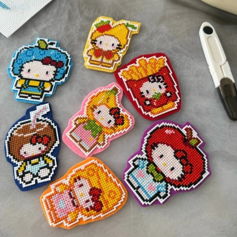 M Kitty ✡ ✷ ❈ ❈ ❈ ❈ DIY ❈ ❈ ❈ ❈ ❈ ❈ 🍒 ❈ ❈ ❈ ❈ ❈ ❈ ❈ ❈ ❈ Bộ chất liệu thêu chữ thập Kitty DIY Mặt dây