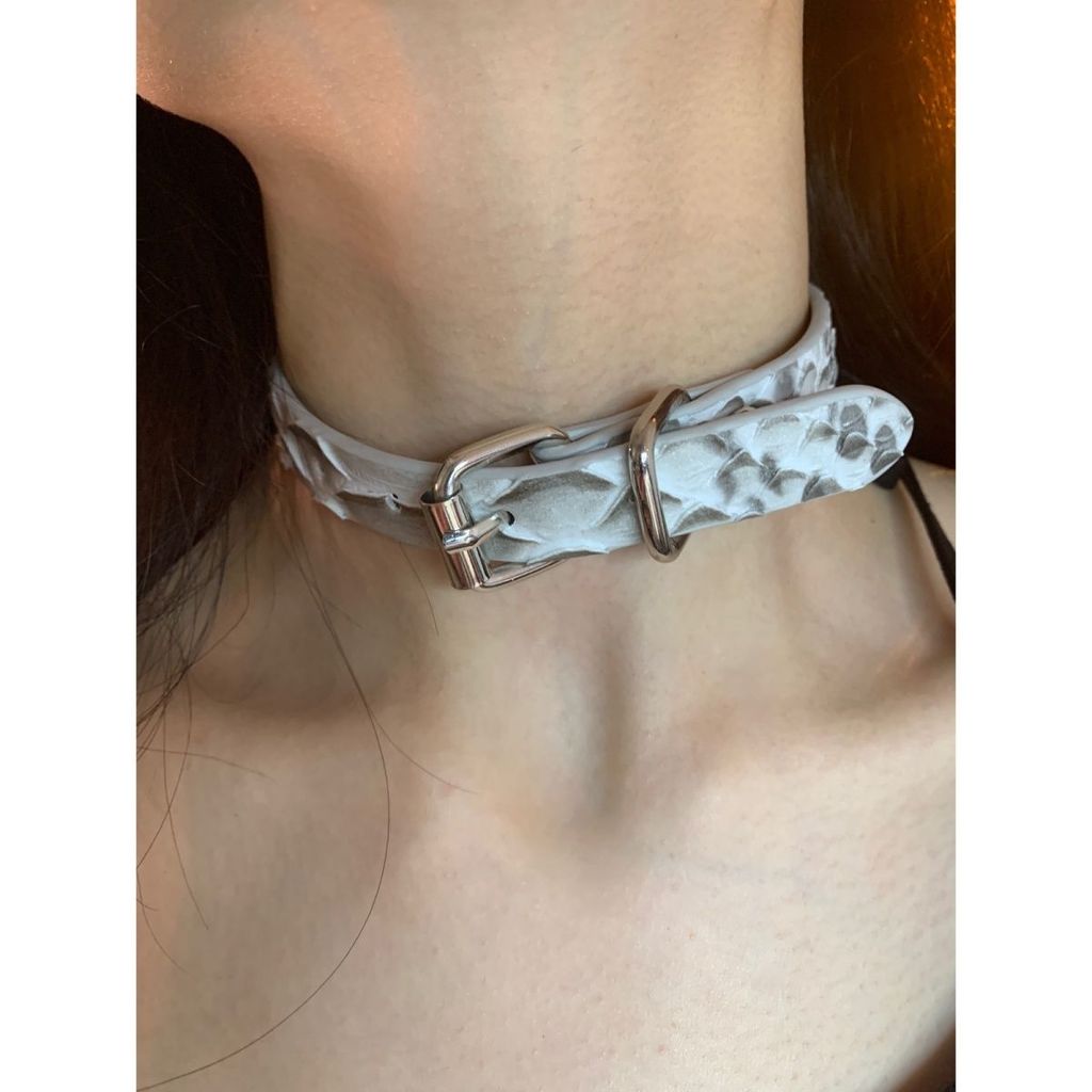Spot Goods#High-end White Gray Crocodile Pattern choker Cool and Refreshing Collar Niche Design New 