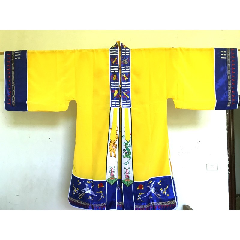 Áo thêu đạo sĩ