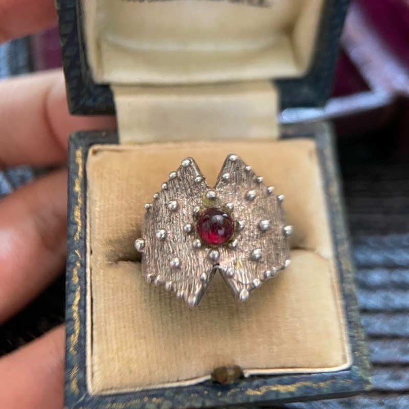 Nhẫn đỏ garnet mạ bạc phong cách retro Bavaria cho nam và nữ