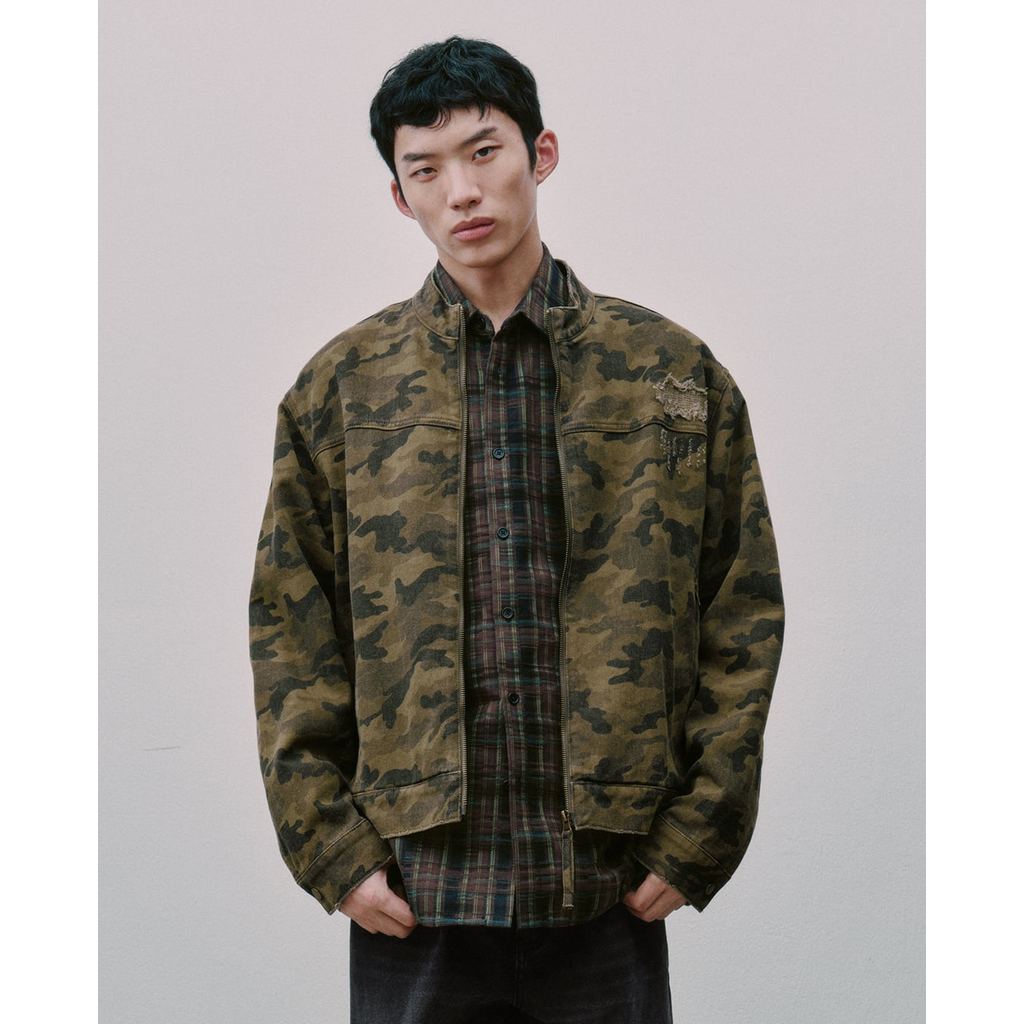 URBAN REVIVO - Áo khoác denim nam tay dài họa tiết camo_UUV860018-GF8