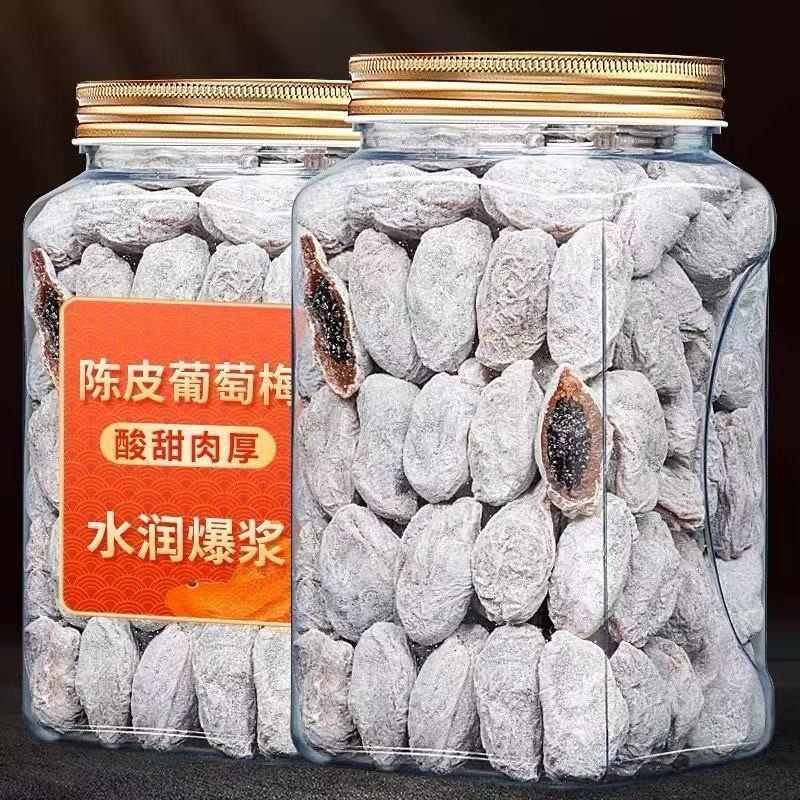 Mận xanh với nho, mận với vỏ quýt, mận xanh với miếng trái cây nho, mận với hạt mềm, mận với nho khô