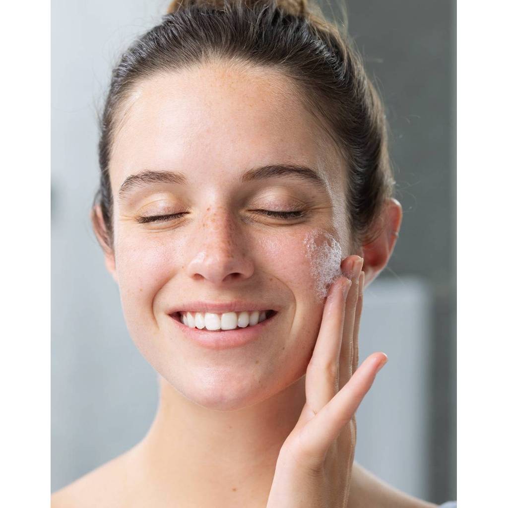 Gel Rửa Mặt Giúp Làm Sạch Bụi Bẩn Và Không Gây Khô Da Dành Cho Da Nhạy Cảm Svr Physiopure Gelee Mous