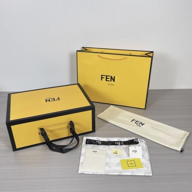 One Piece FEN Fendi Hộp đóng gói thương hiệu lớn Túi quà Túi giấy Hộp gấp từ tính Túi chống bụi Túi 