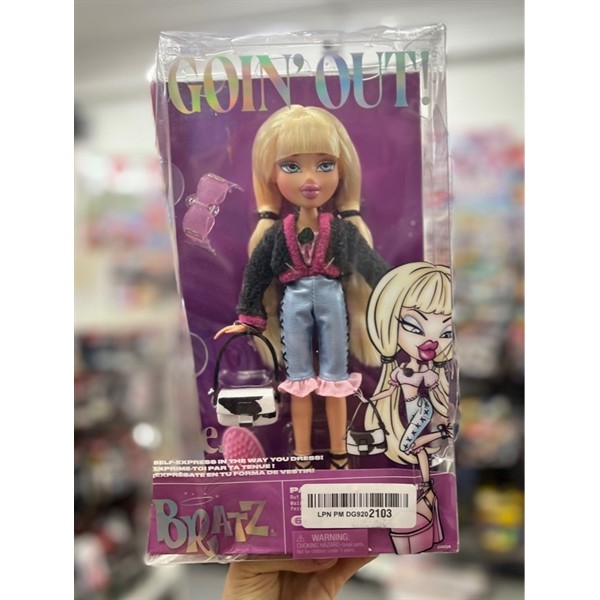 Đồ chơi búp bê Bratz Goin' Out Cloe Fashion Doll