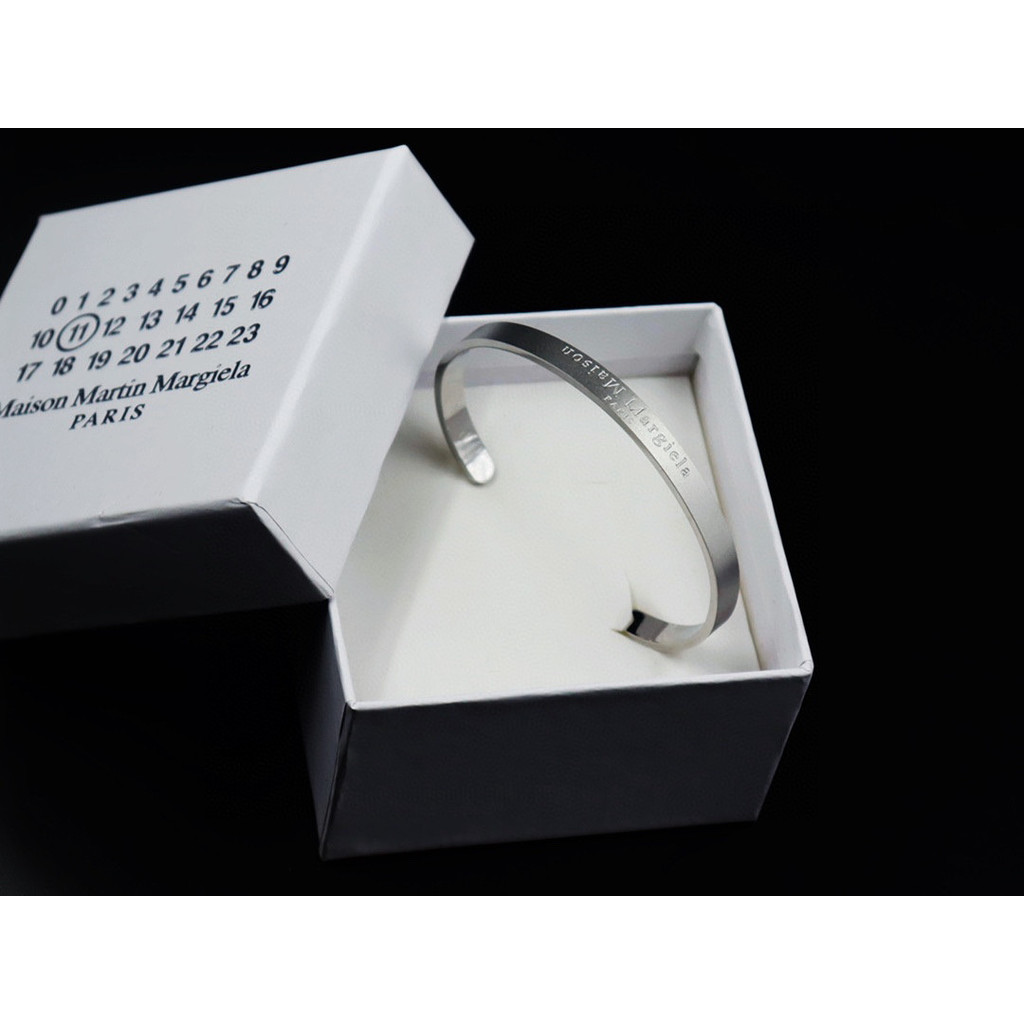 MM6 Letters are reversed logo Ring ins Titanium steel bracelets for men and women, hip-hop style