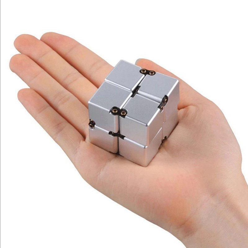 rs3m v5 rubik 3x3 nam châm gan Người lớn hợp kim lớp học lo lắng tạo tác khối Rubik không giới hạn